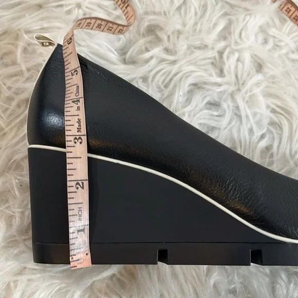 BETABRAND All Weather Wedge Heel In Black Pebbled Leather Slip On Size 11 NEW - Picture 14 of 16